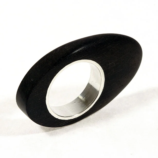 Ring signed by DS, sterling silver, ebony - construction