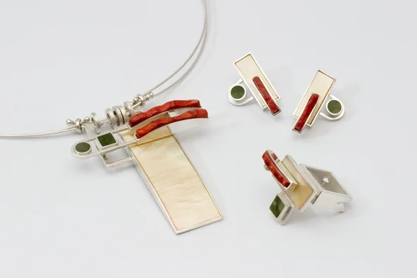 Necklace, earrings and ring signed by DS, sterling silver, coral, mother of pearl, jade - construction