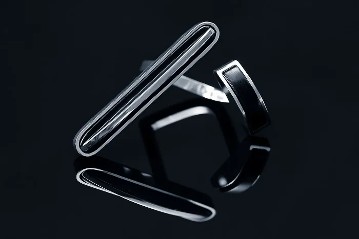 Ring signed by DS, sterling silver, ebony - construction