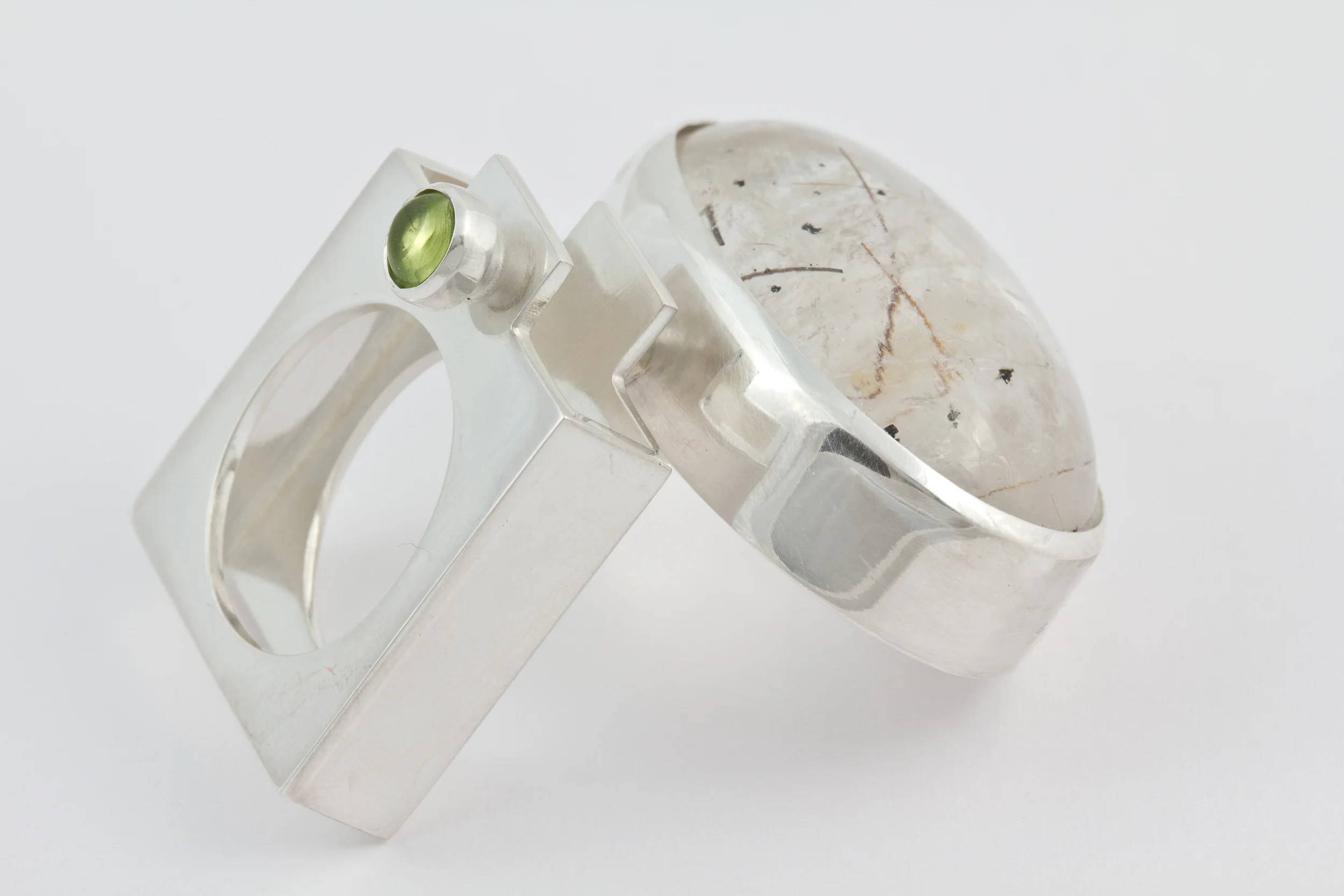 Ring signed by DS, sterling silver, rutilated quartz, peridot - construction