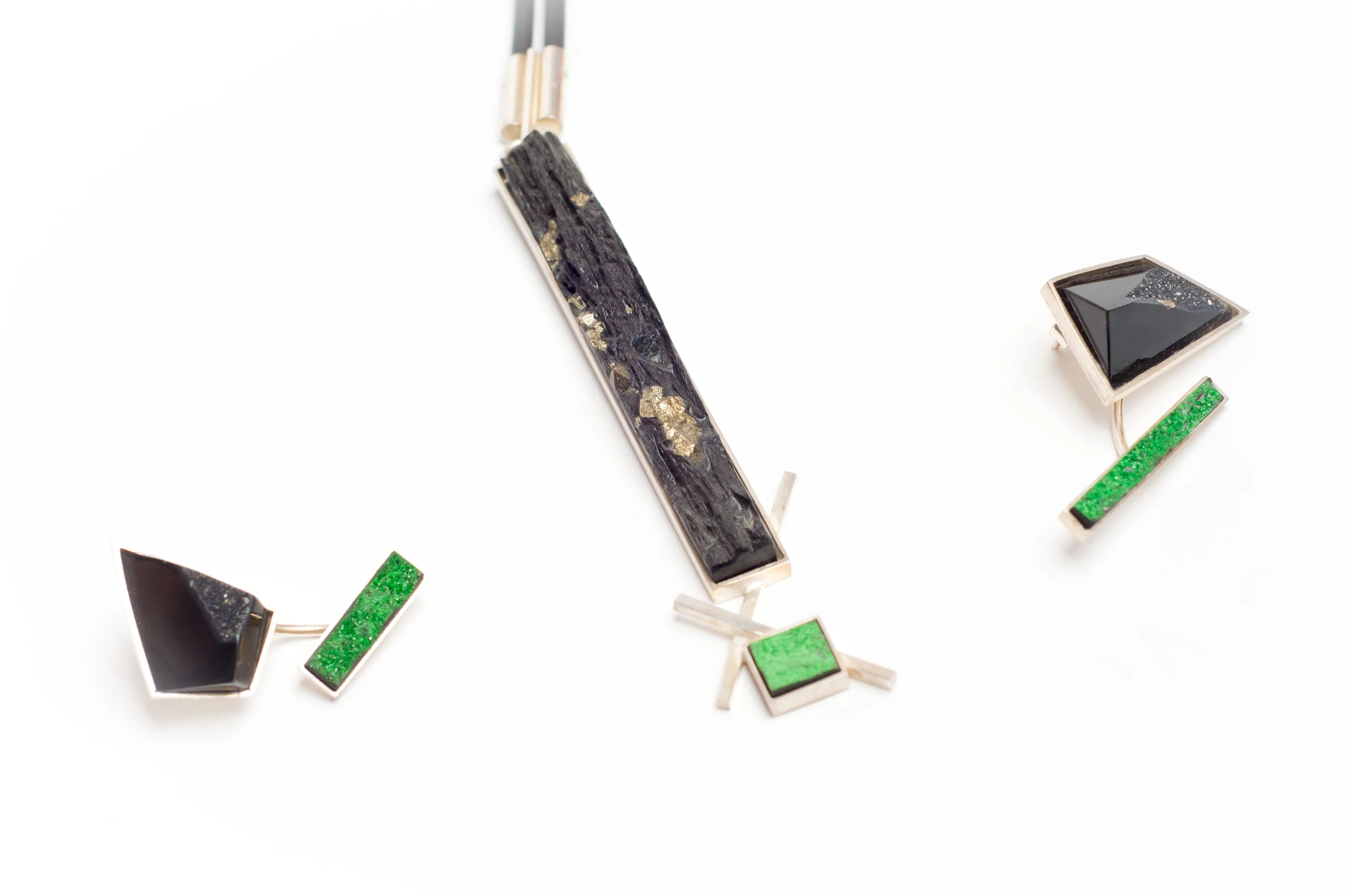 Pendant and earrings signed by DS, sterling silver, pyrite wood fossil, onyx, green garnet - construction