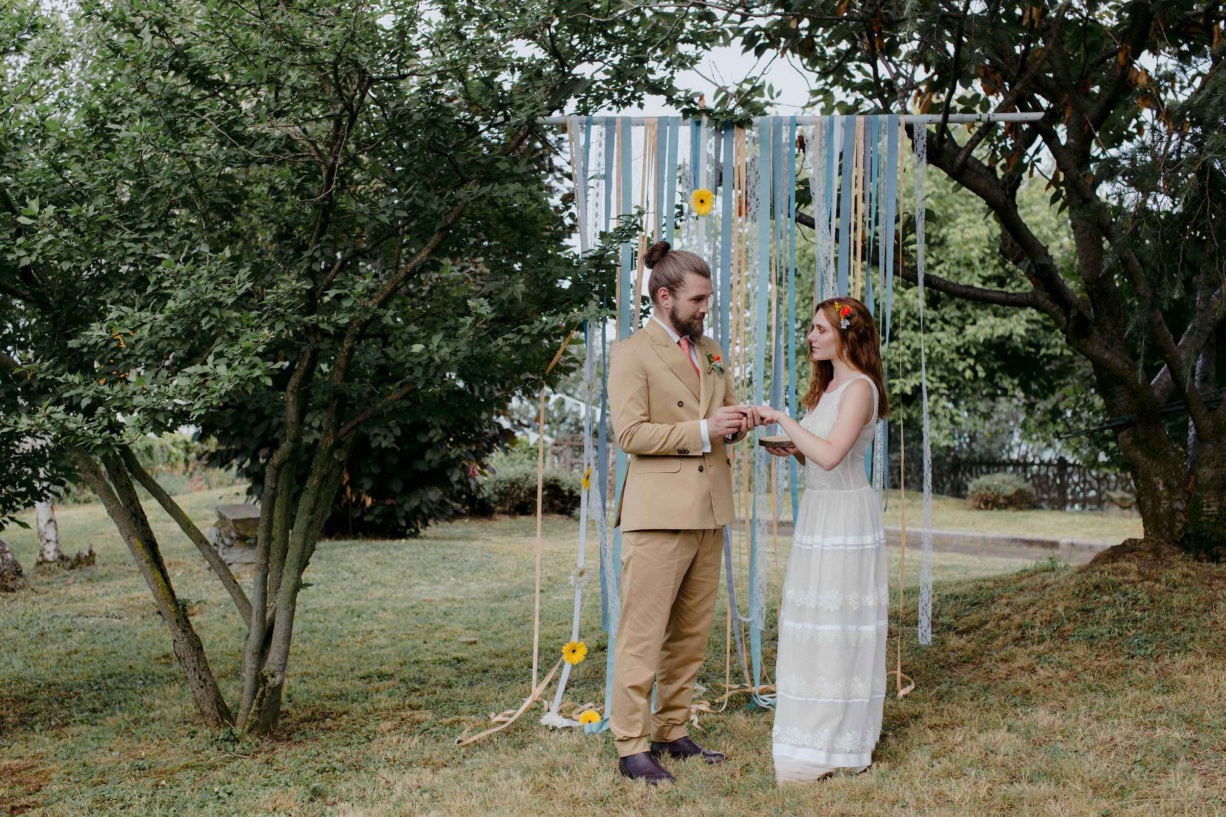 158-STYLEDSHOOT-70sWedding.jpg