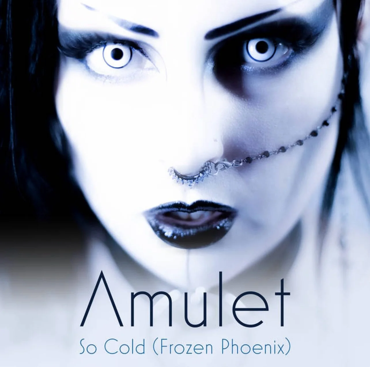 "So Cold" (Frozen Phoenix) by @amulettheband is OUT NOW!
Link plus new video in comments 👇
Amulet’s MJ Phoenix reimagines the band’s darkwave rock track “So Cold” as a goth rock/post-punk anthem driven by a melodi