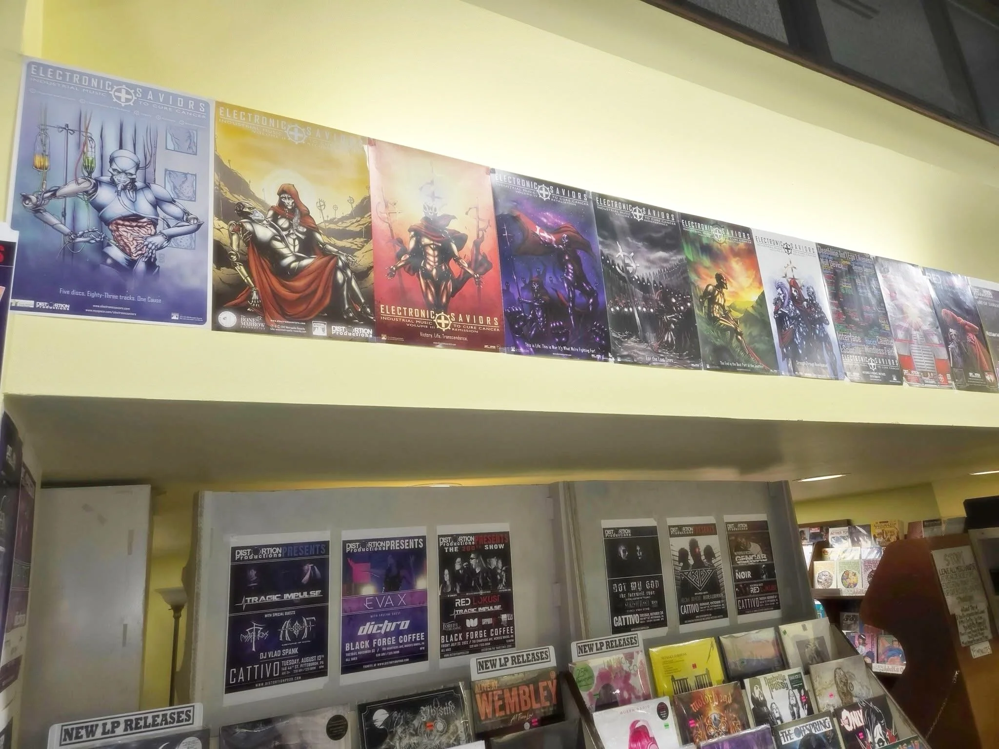 Reaching into the archives for some old show flyers. Just getting started decorating the second floor at @eides_entertainment 

Found flyers from several different eras and a whole lot of Pittsburgh music history:

Black Forge
@cattivo44
@infamous_31