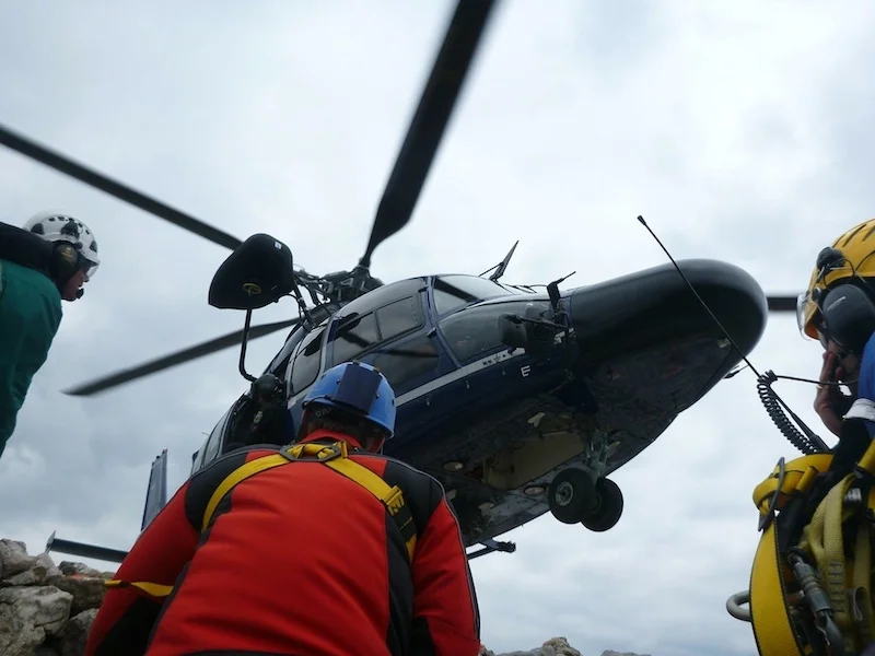 CORSO TEORICO PRATICO DI SPECIALIZZAZIONE PER SQUADRE ELITRASPORTATE DI VOLANTARI DELLA CROCE ROSSA E PROTEZIONE CIVILE