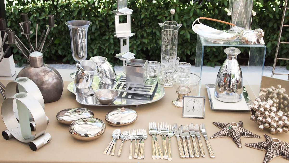 Photographs courtesy of Friends of Lincoln Road Antique & Collectable Market 