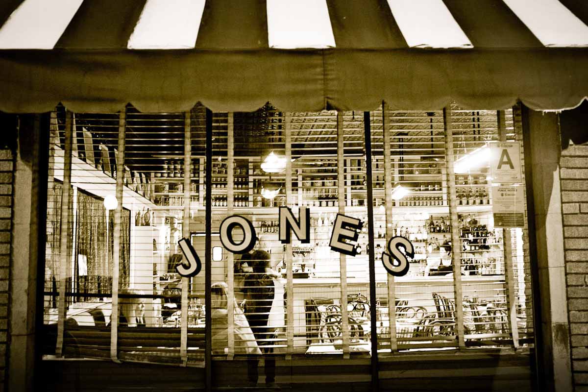 Photograph courtesy of Jones Hollywood