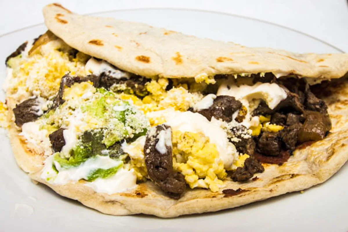 Photographs courtesy of Baleada Express