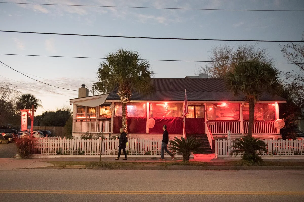 Poe’s Tavern | Photo Credit: ©Find. Eat. Drink.