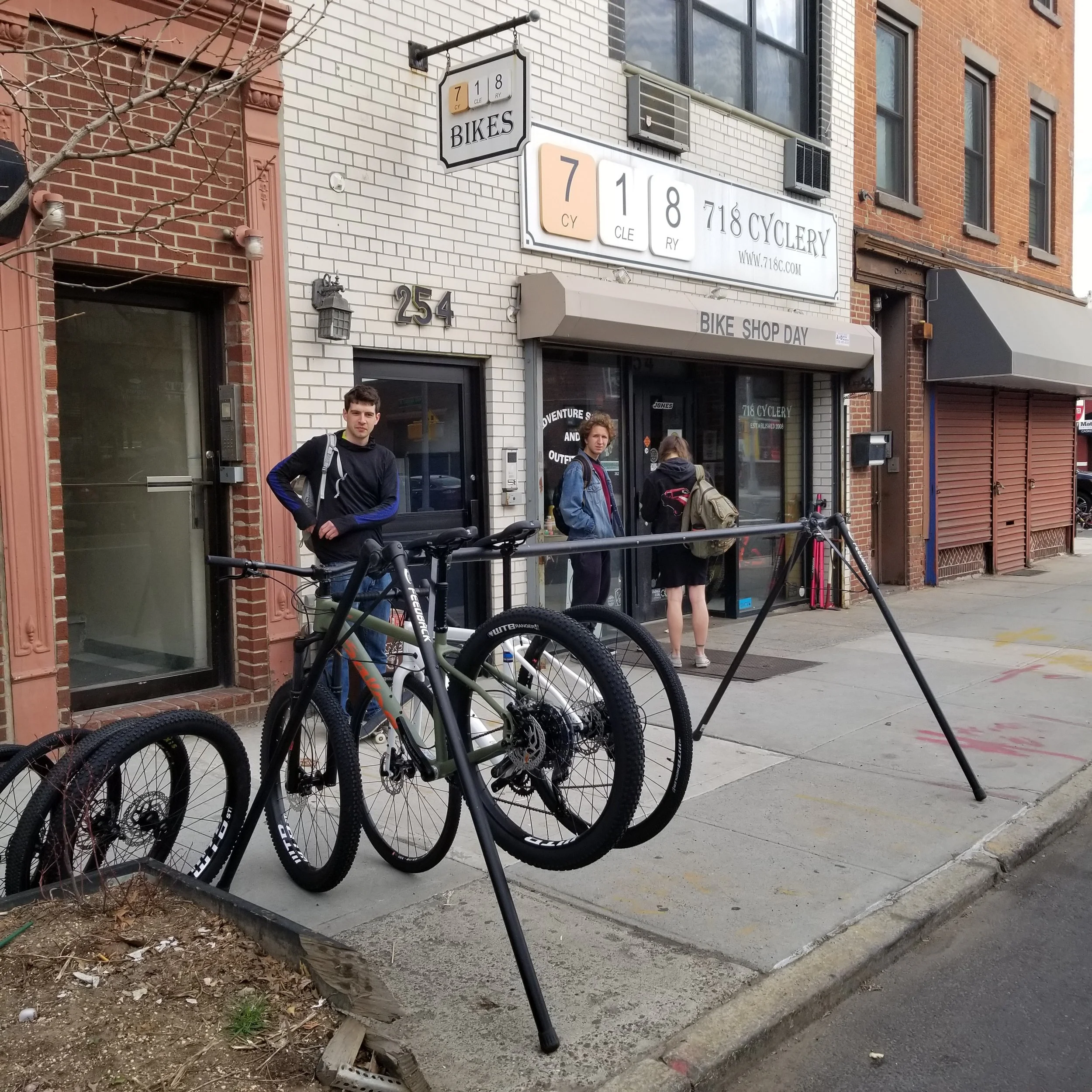 Doors opened at 9am, first 15 get a Swag Bag. We had a little line forming!
