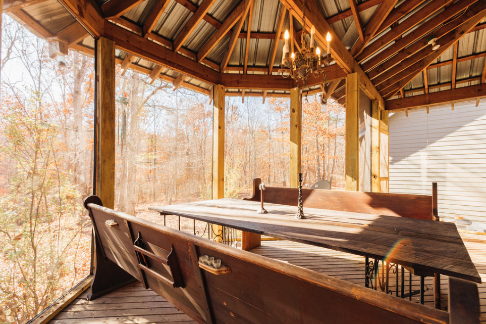 RisingSunRetreat-House-Kitchen-OutsideDining-2.png