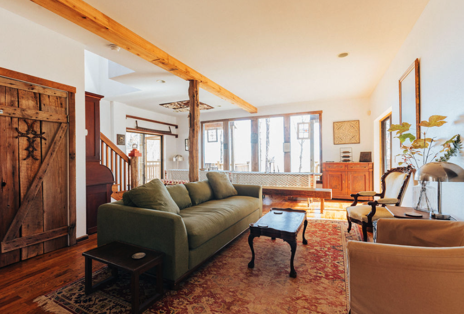 RisingSunRetreat-House-LivingRoom-2.png