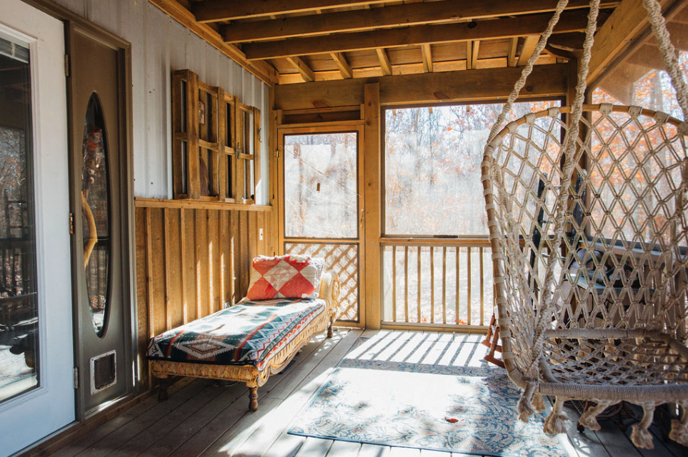 Hickory Hall screened-in porch in the Main House at Rising Sun Retreat.