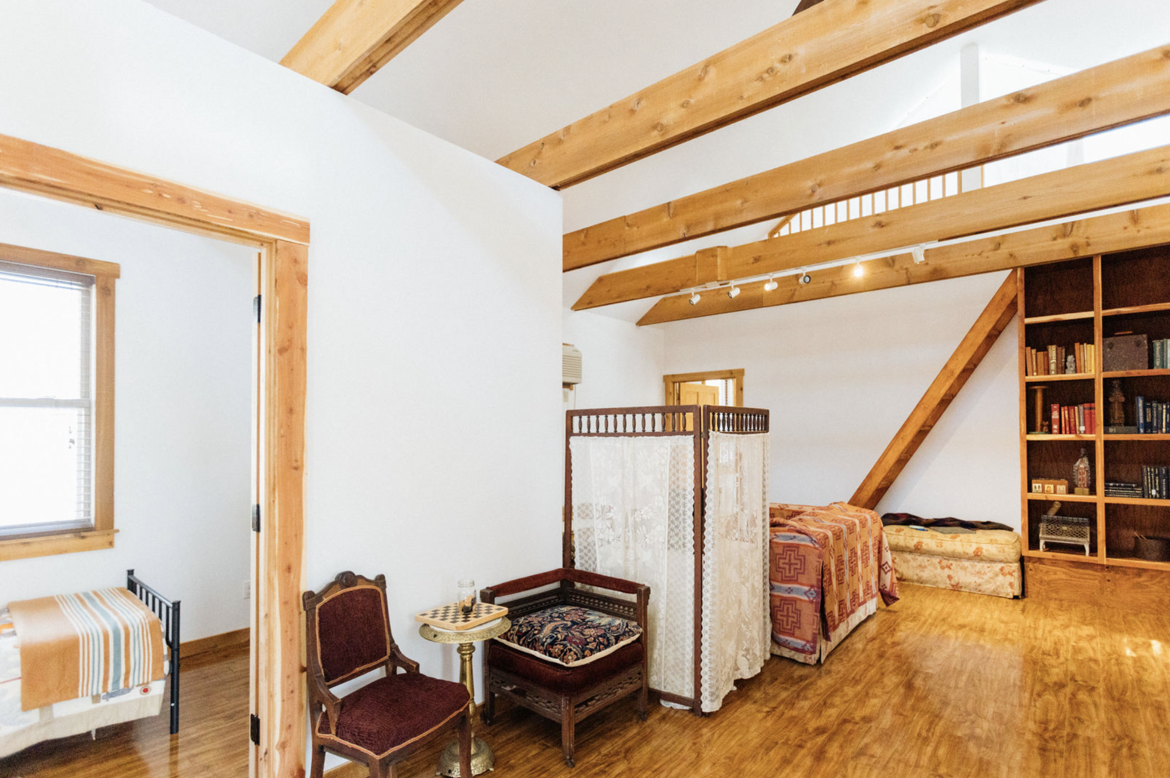 Hickory Hall community area in the Main House at Rising Sun Retreat.