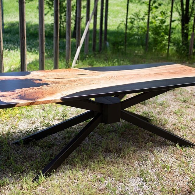 3 days left on this Auction
This distinctive dining table is being auctioned and 100% of the proceeds go to the @uzazivillage a local KC organization that works to decrease black infant mortality and racially based perinatal health inequities.
As we 