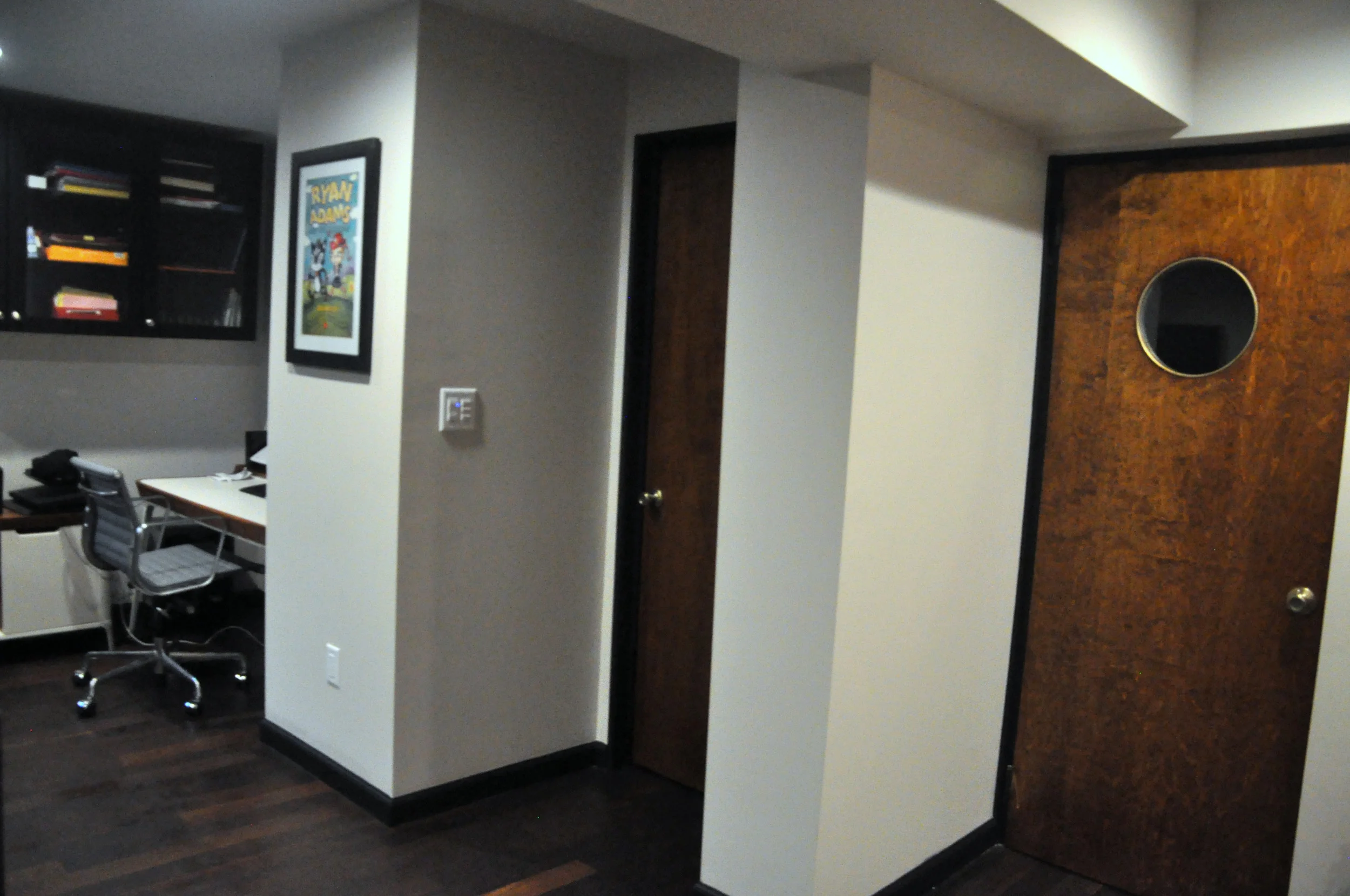 Bedroom:Pantry Doors .JPG