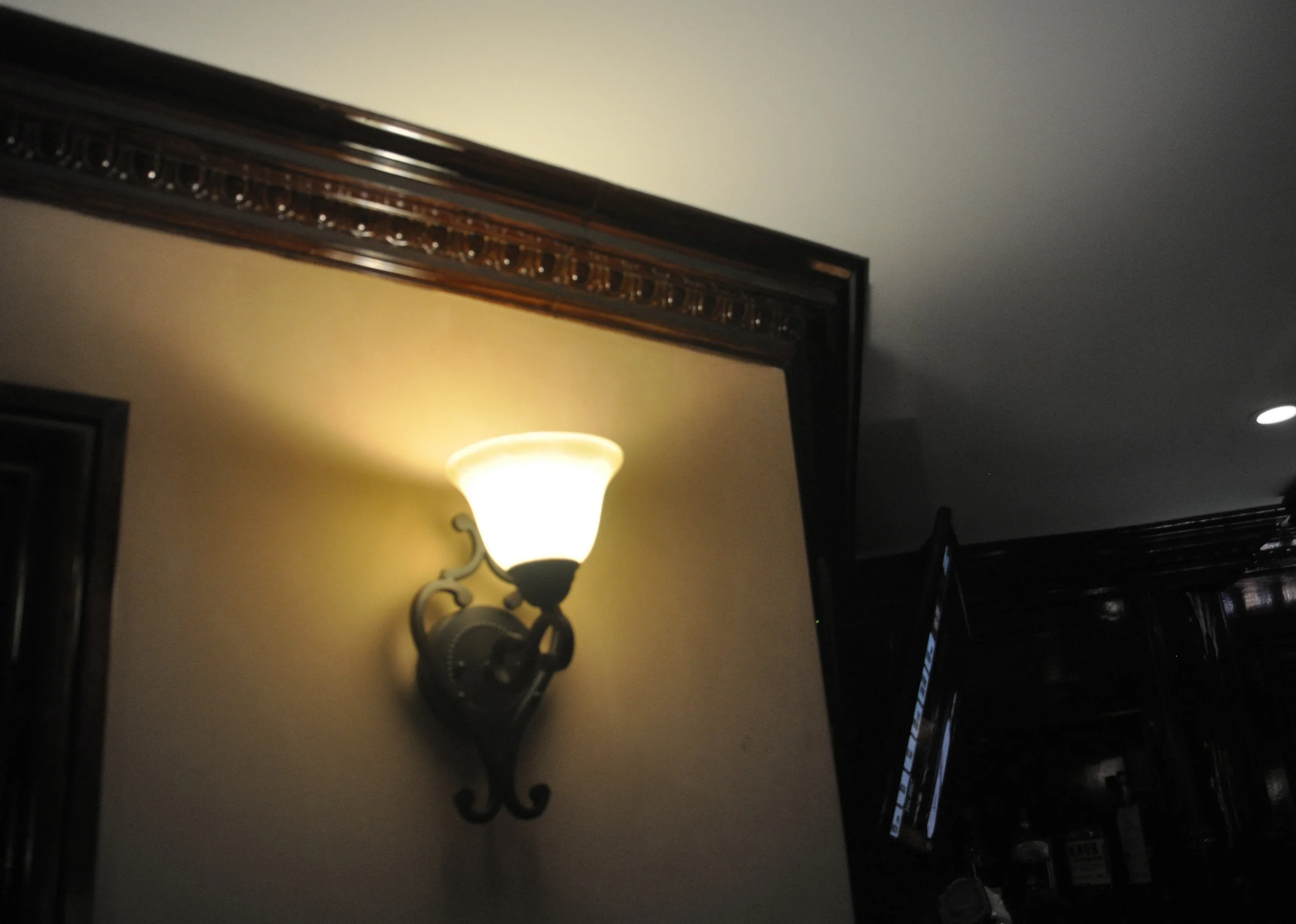 (cu) Front Crown Molding .JPG