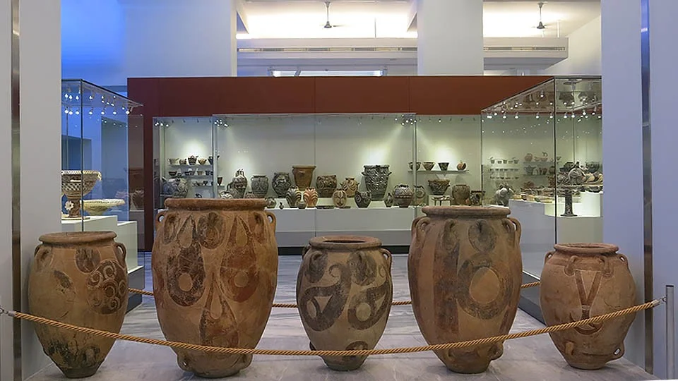 The Museographical study for the re exhibition of the Heraklion Archaeological Museum was based on the Presentation of the cultural wealth of the Museum (clear presentation of the number of archaeological finds, over 10.000 exhibits), with proper placing of the projected objects and neat path of the visitor through the historical periods. The surrounding walls of the building becomes a sculptural wall for the exhibits with the 222 special exhibition showcases for the archaeological finds (individual or single parts of larger sets), self-luminous, air-tight and swinging, with various opening systems, systems equipped with active control of relative humidity and temperature.