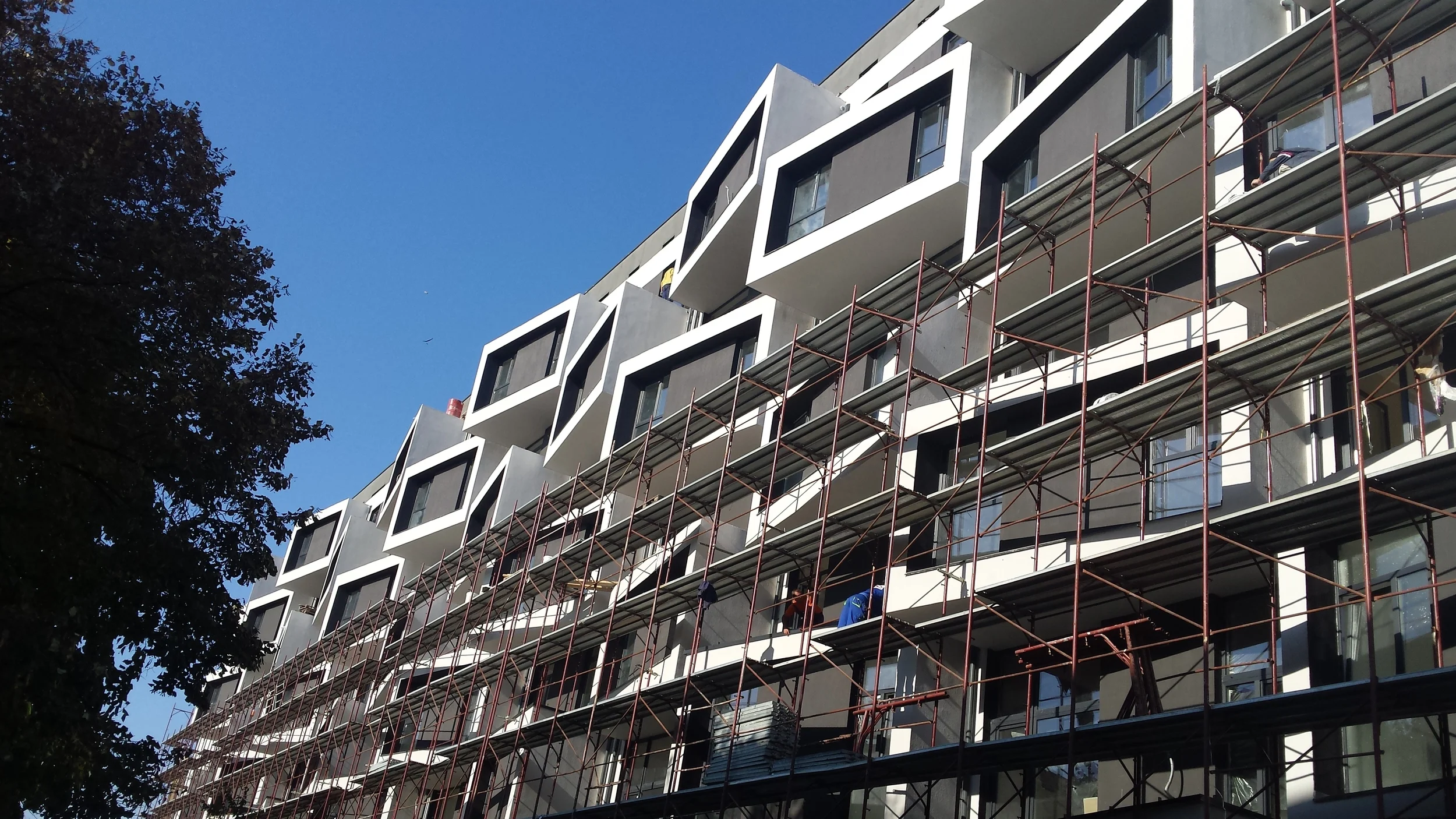  Located near the city center and one of Timisoara’s most picturesque parks, Uranus Plaza is designed to capture the eye. Unique architectural design, influenced by urban living, brings new style to your home and living in this city. The high quality