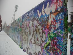 Berlin Wall (by wikimedia.commons)