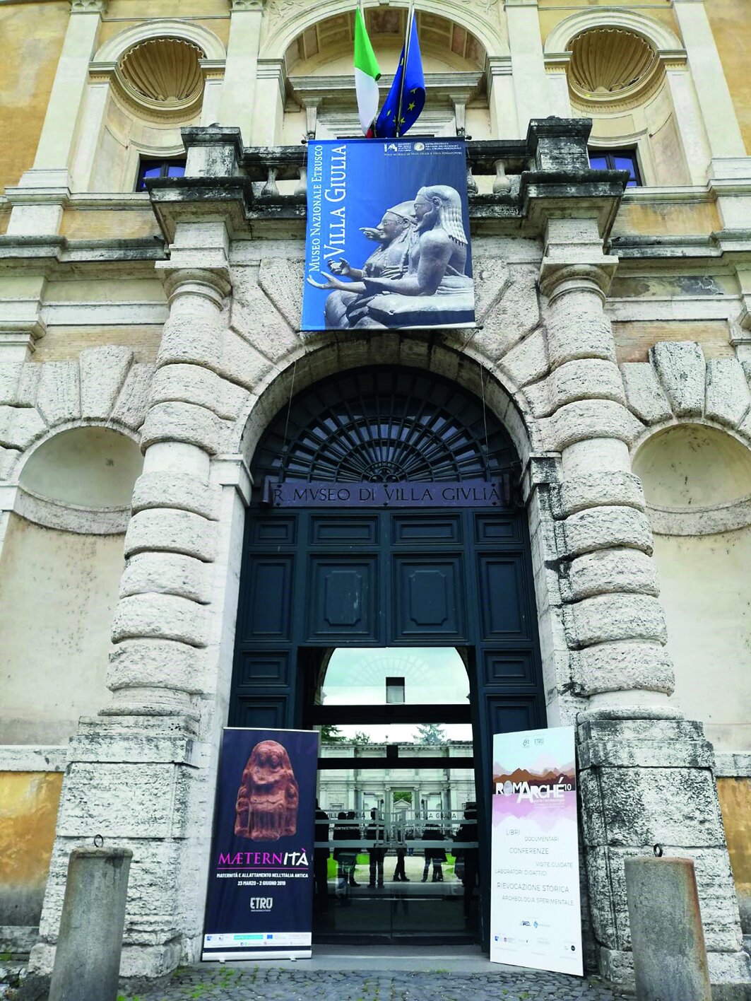 R_Cartellonistica esterna al museo.jpg