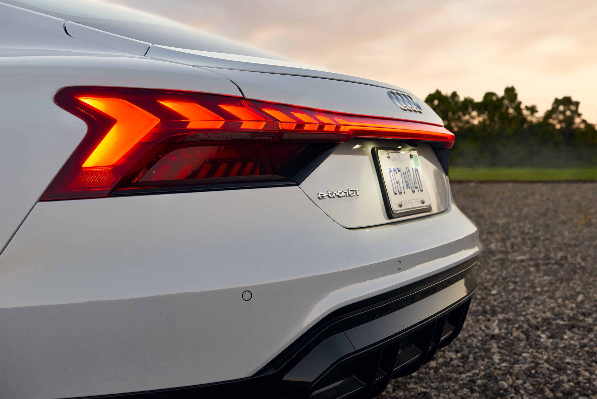 Audi_etron_taillight.jpg