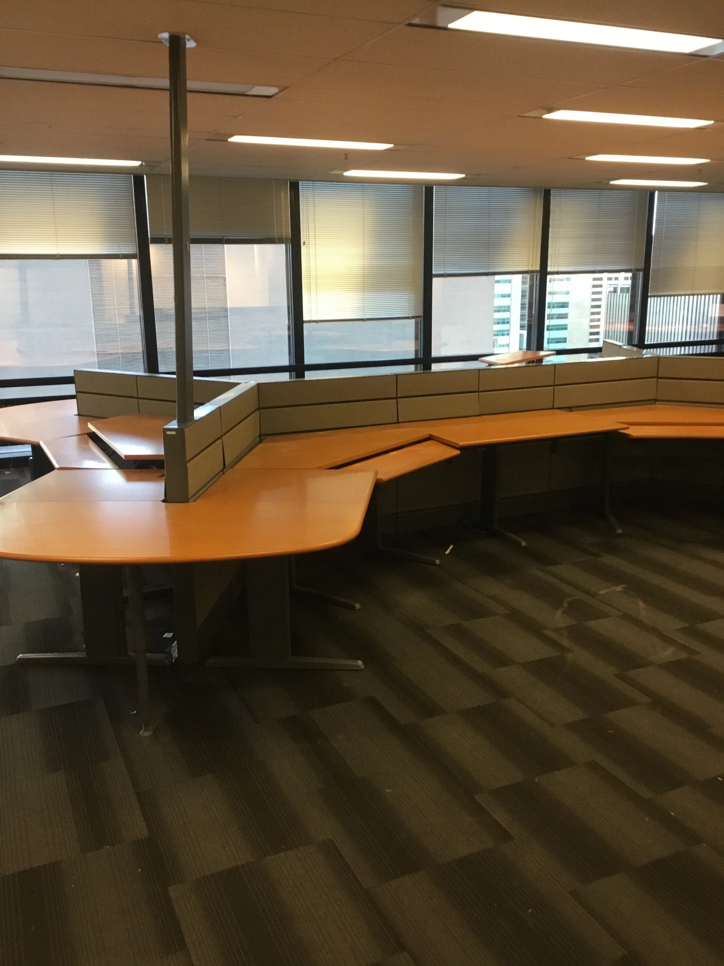 Teknion-Leverage-Trader-stations-1-e1527323432719.jpg