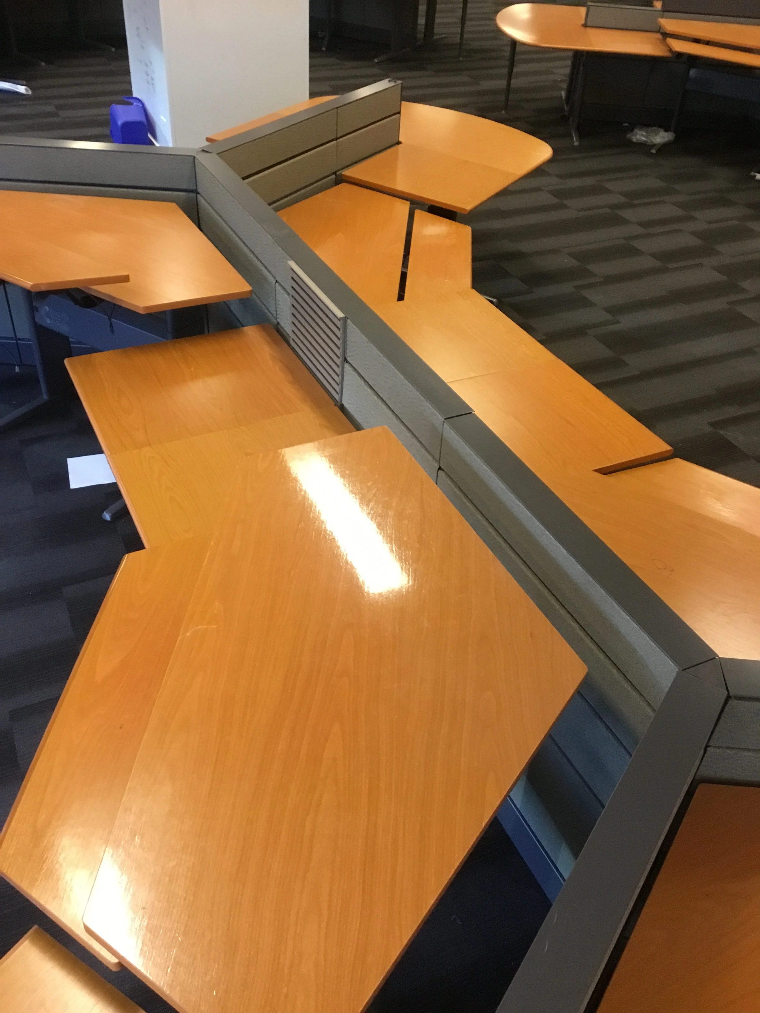 Teknion-Leverage-Trader-stations-3-e1527323384618.jpg