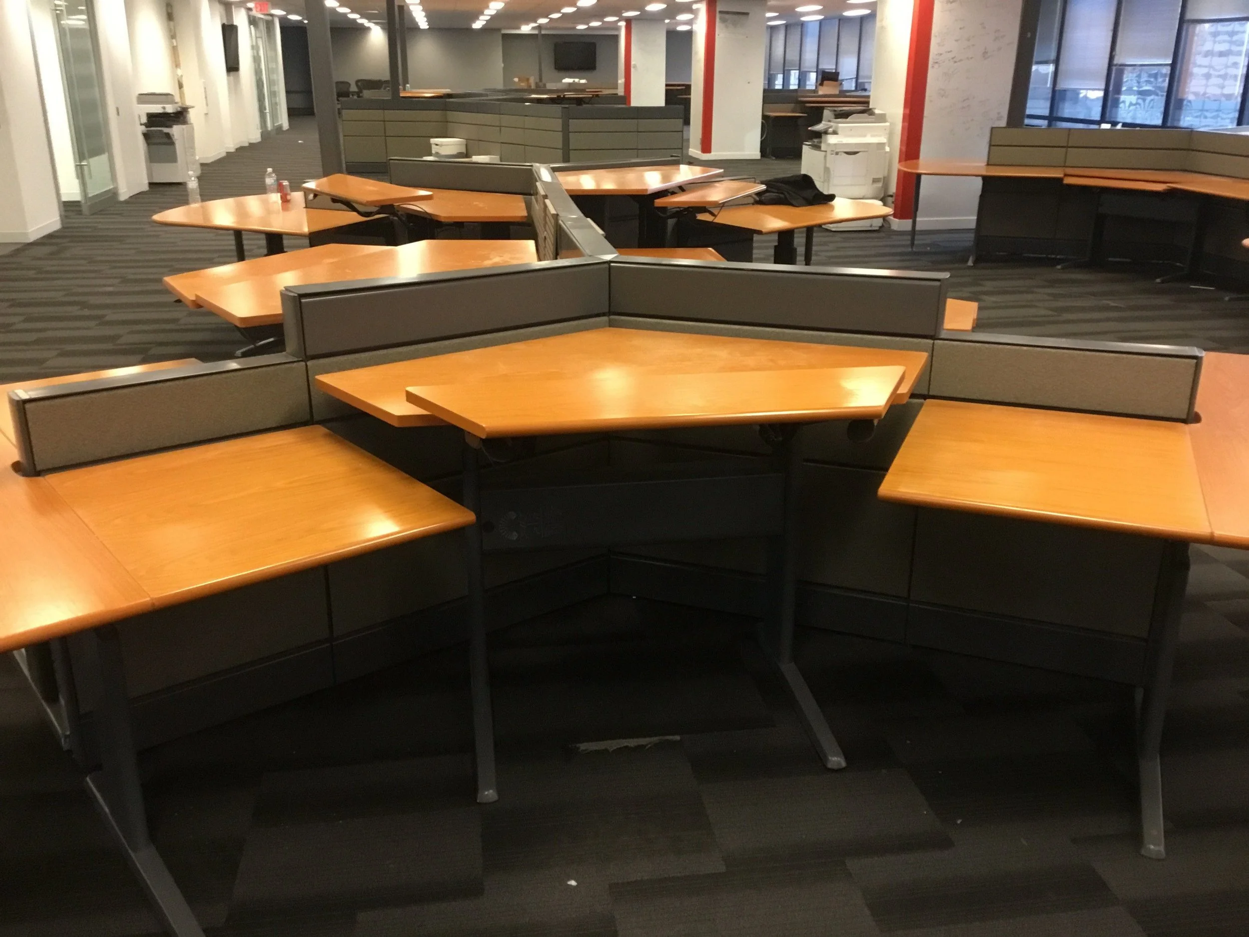 Teknion-Leverage-Trader-stations-5-e1527323539145.jpg