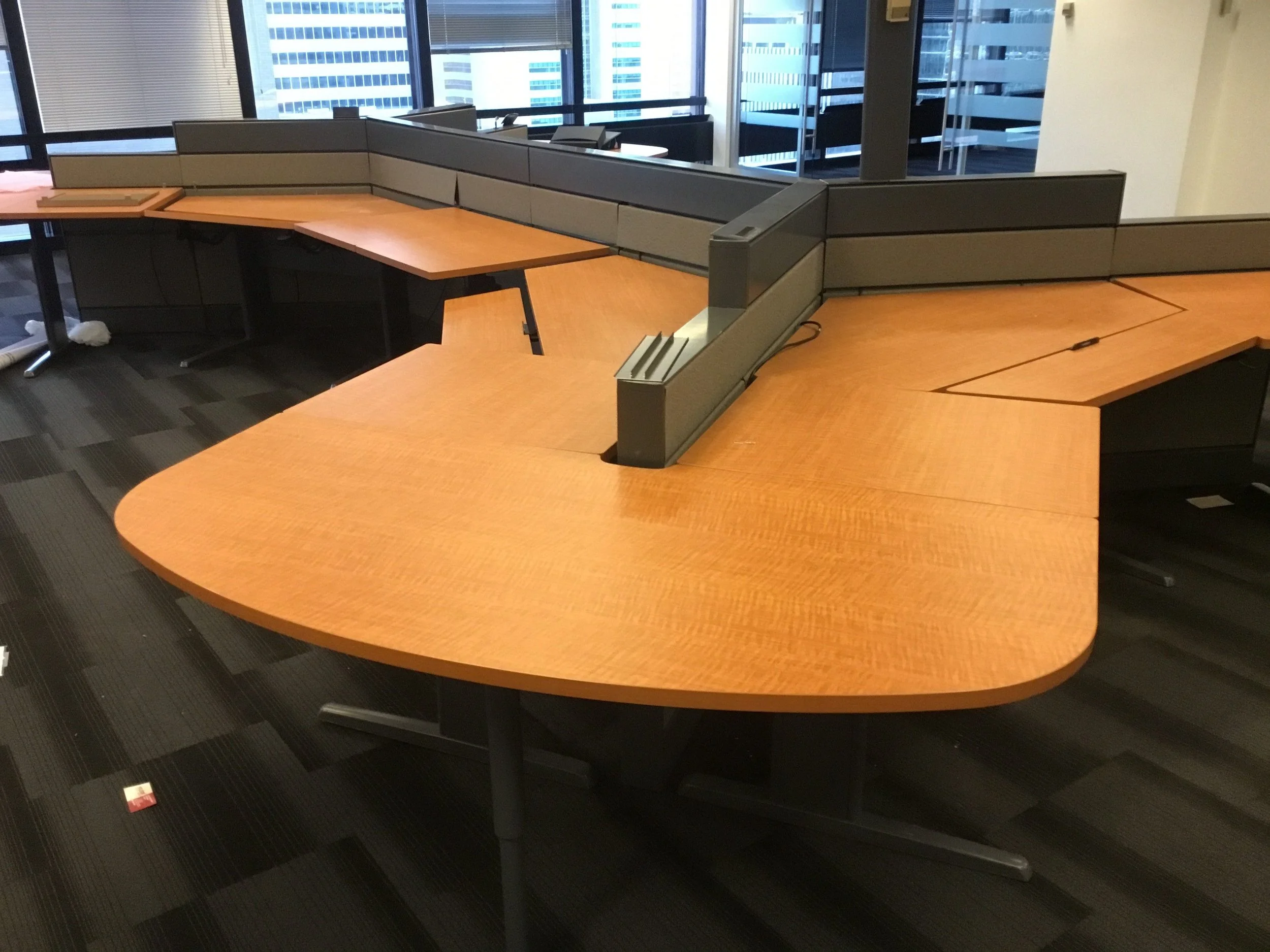 Teknion-Leverage-Trader-stations-6-e1527323490419.jpg