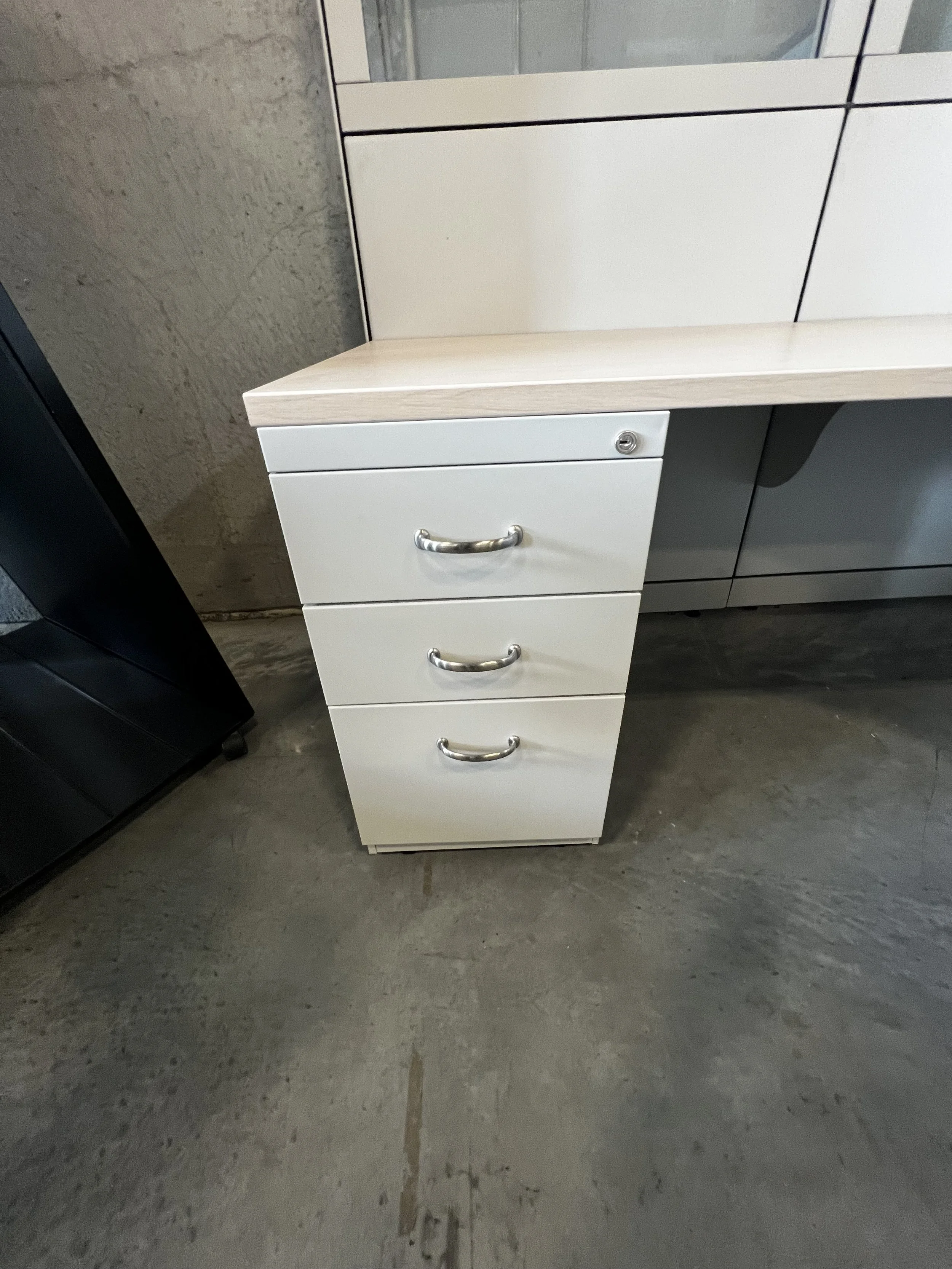 Steelcase Kick Workstation w/ Shelf, Overhead and BBF Ped Grey/Blonde