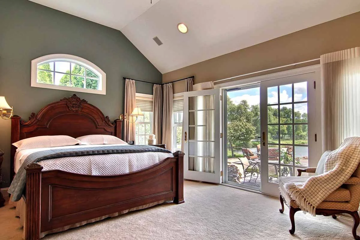 Master Bedroom 1 E.jpg