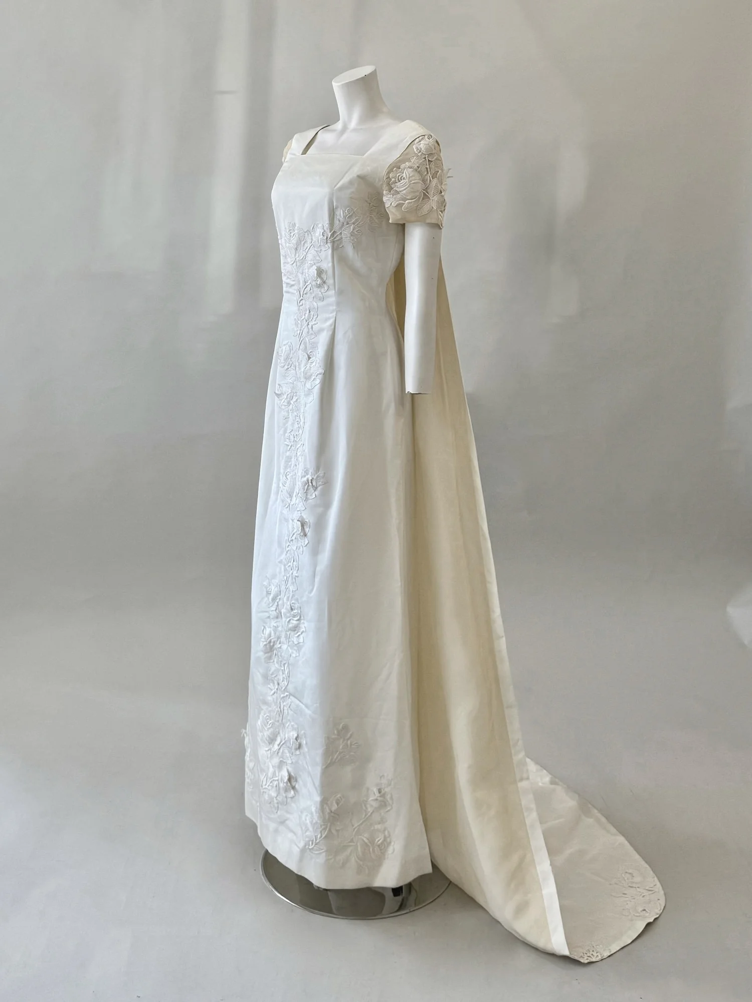 Sustainable Vintage Wedding Dresses