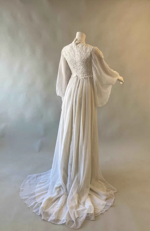 long sleeve 70s wedding dress Retro 1970s High Neck Bohemian Long Sleeves Wedding Dress