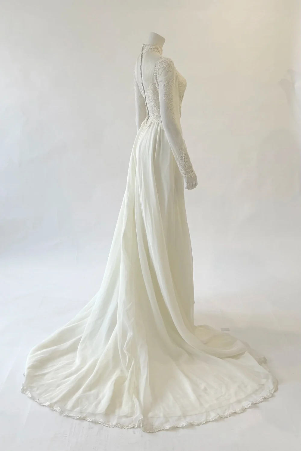 Sustainable Vintage Wedding Dresses