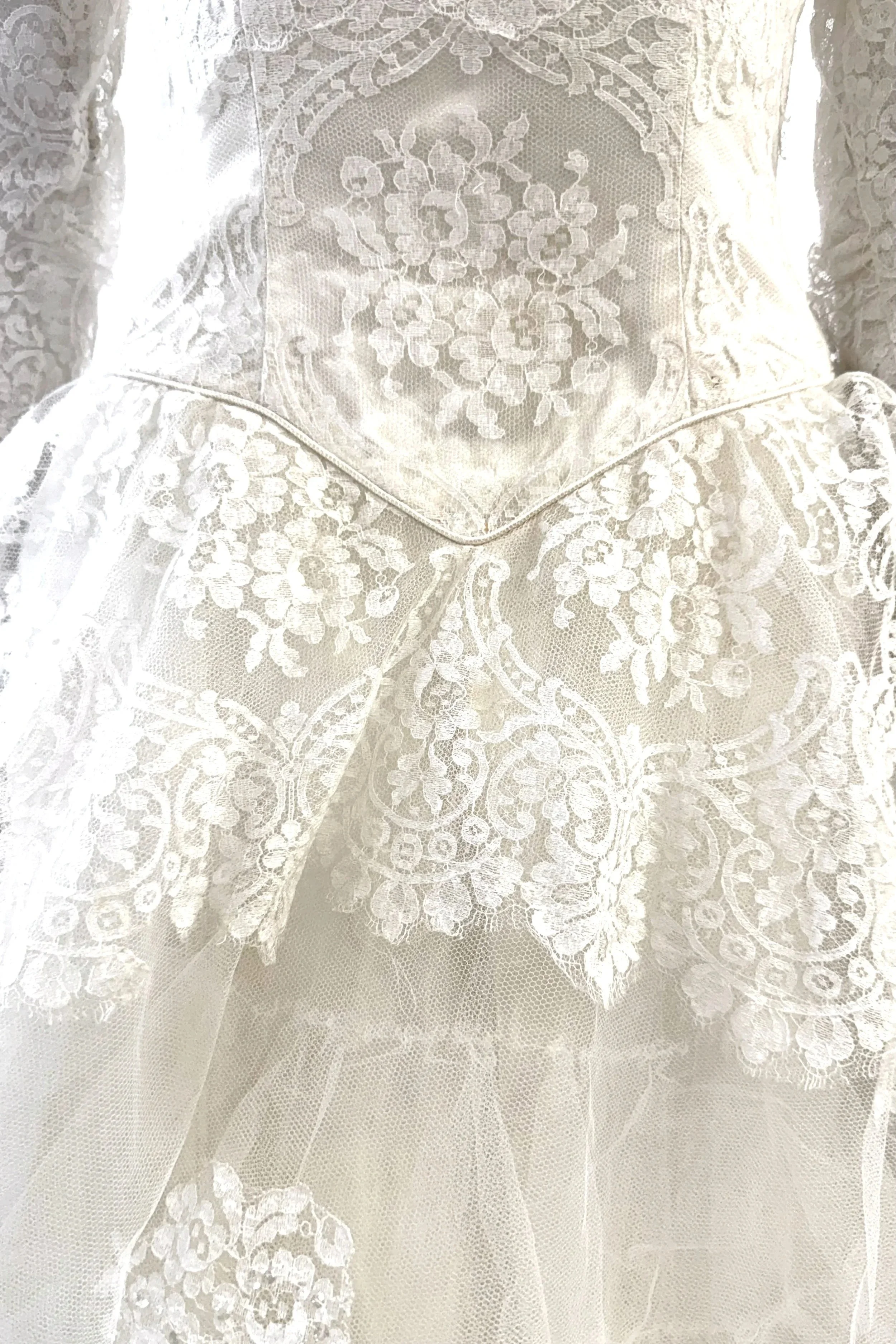 Vintage 1950s Silk Lace