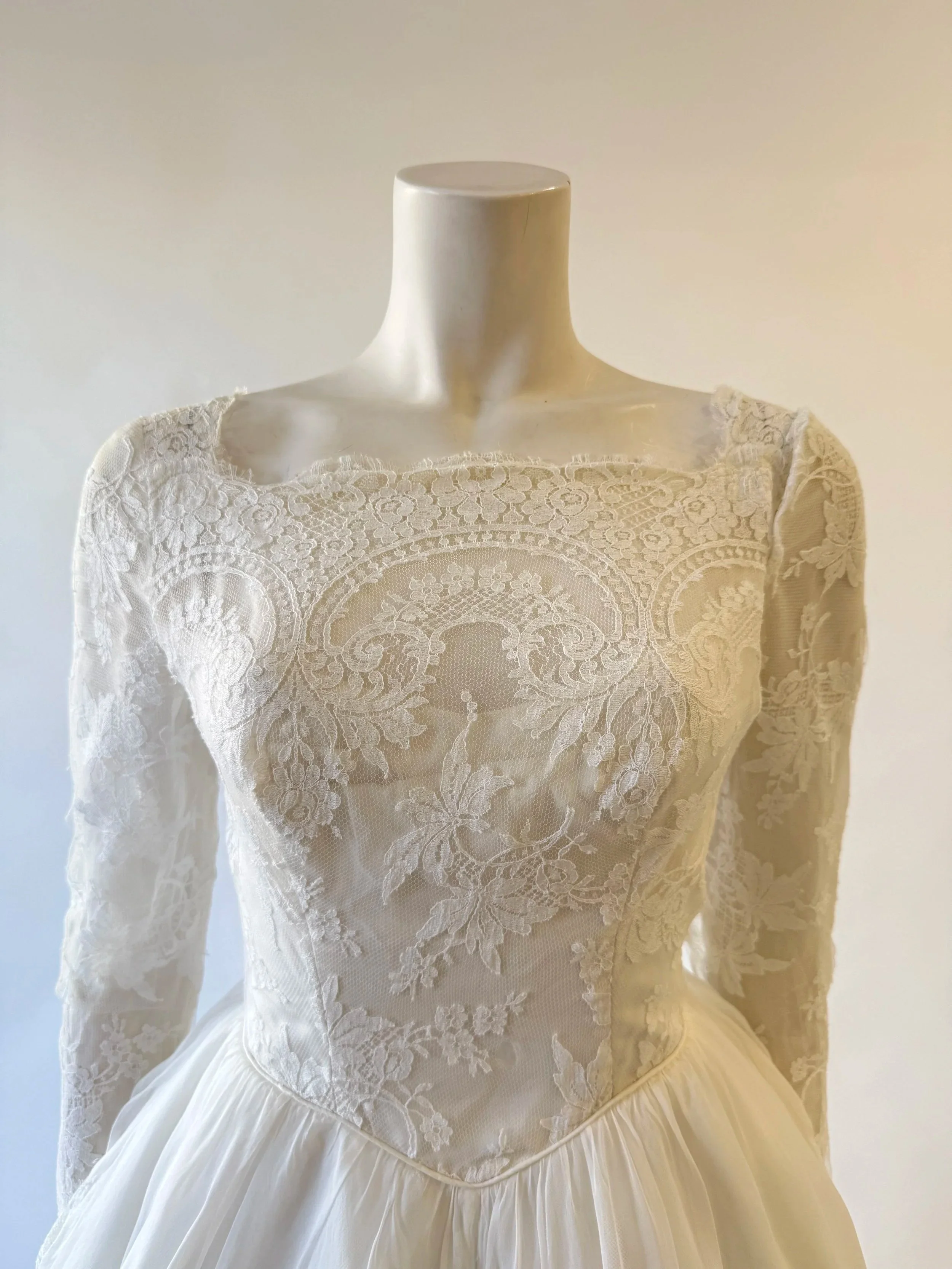 Vintage 1950s Silk Lace
