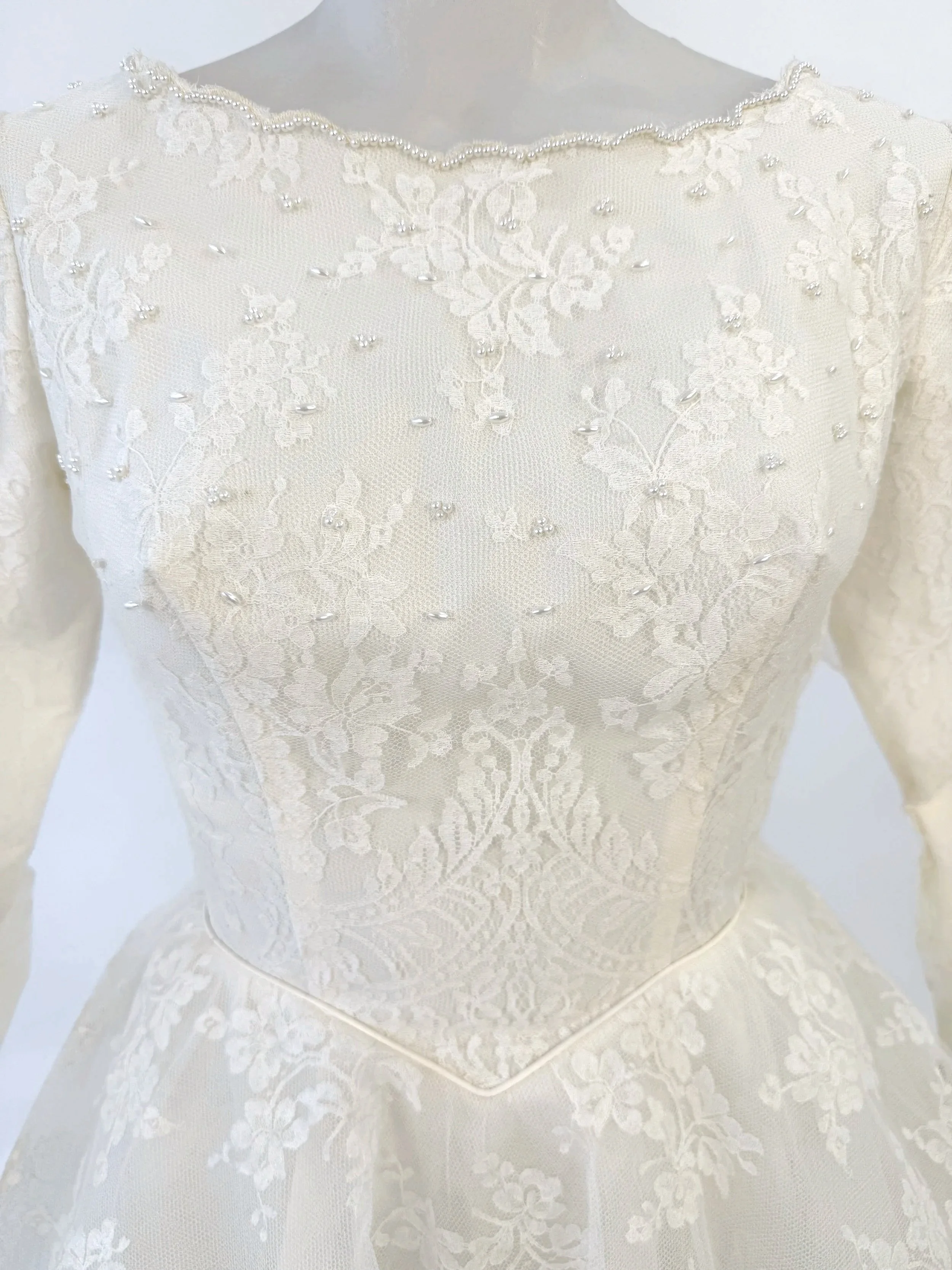 1950s Chantilly Lace Tiered Gown