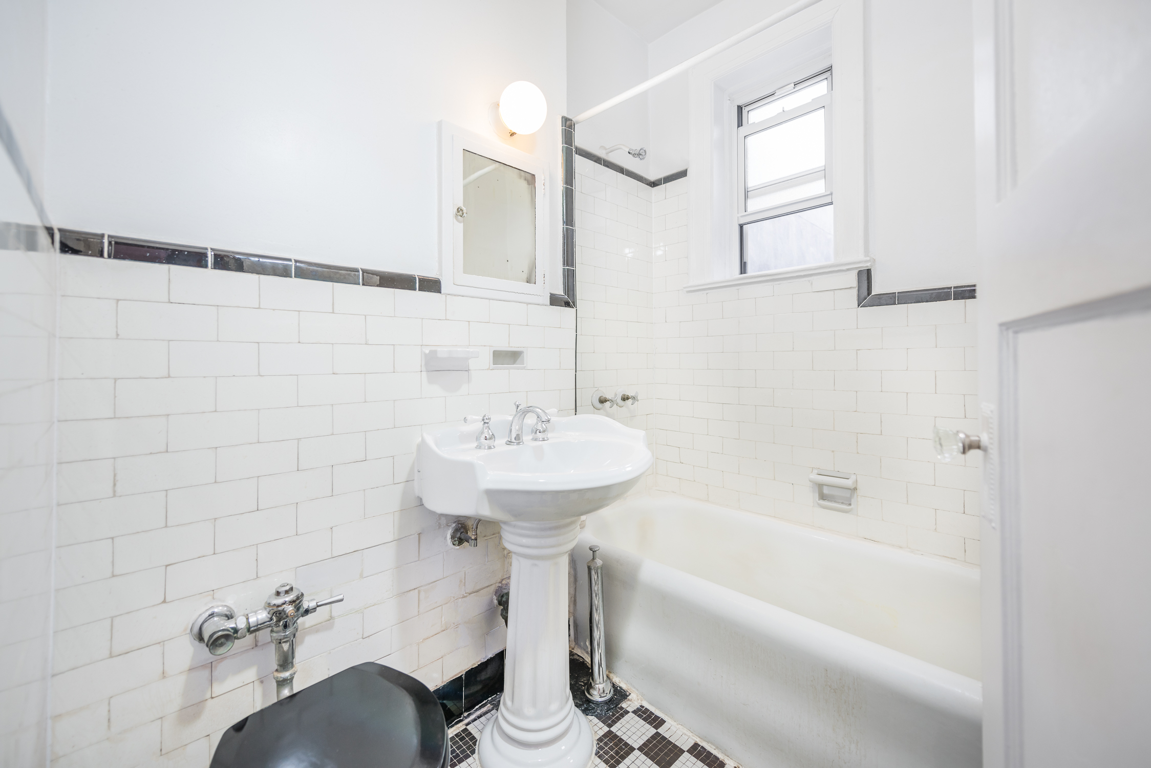 VIDEO_1500_MS_29-12 NEWTOWN AVE_0020.jpg