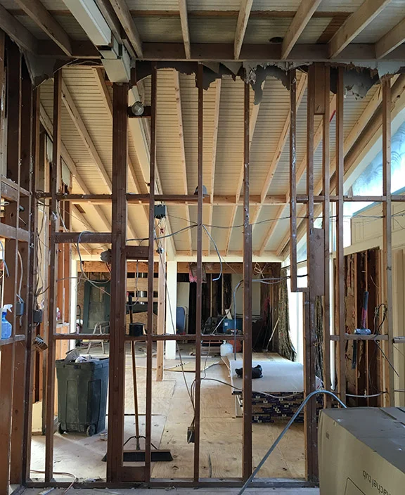 The wall between the master and living areas