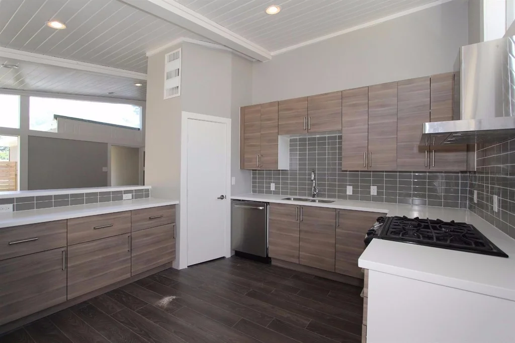 kitchen/dining after