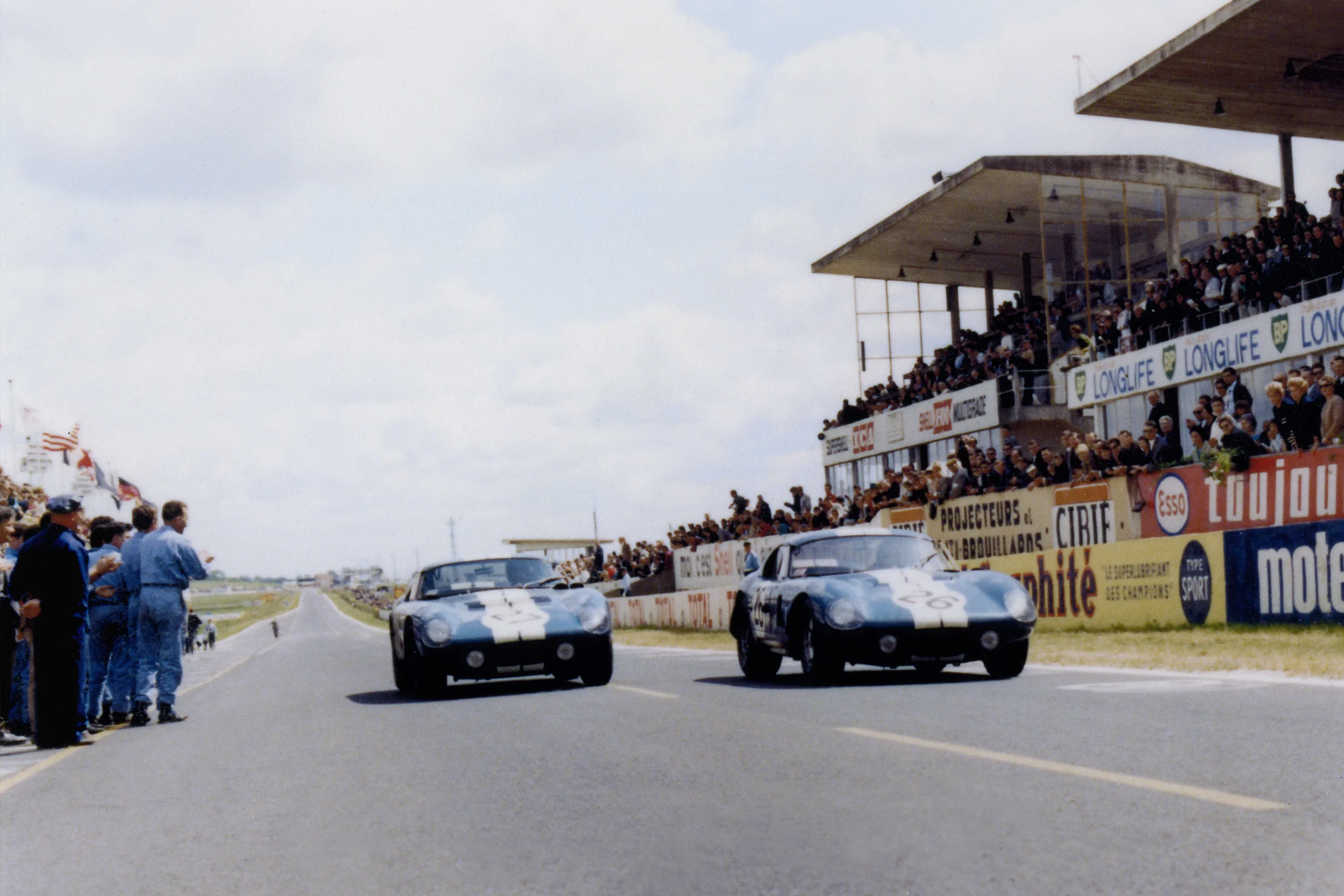 © C OPYRIGHT ALAN MANN RACING