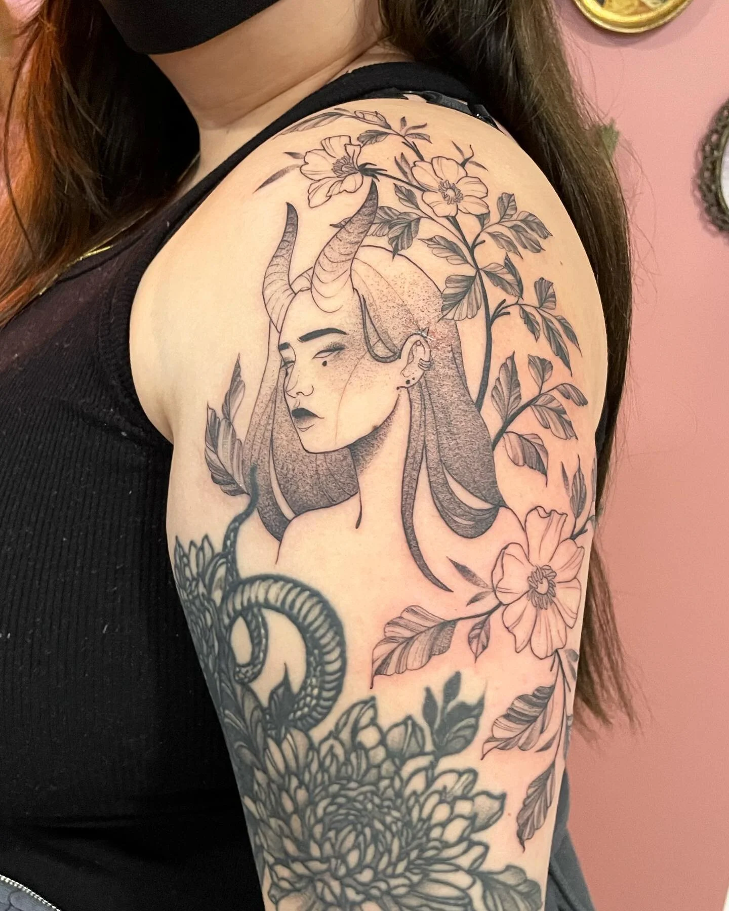 Adding this portrait to fill out my clients half sleeve! Adapted from a flash piece to fit my clients arm, don&rsquo;t be scared to ask for adaptations for piece to fit your body and existing tattoos! 
✨Find me @witchhazeltattoo

🌙 Looking for your 