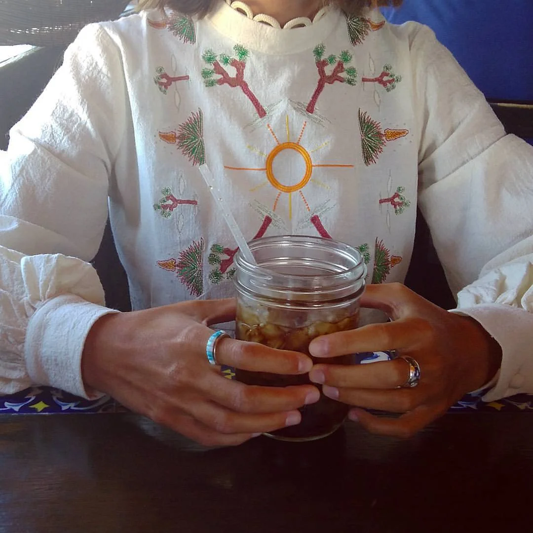 #desertsunbrand #joshuatree #embroidery (at Pappy & Harriet’s)
www.desertsunbrand.com