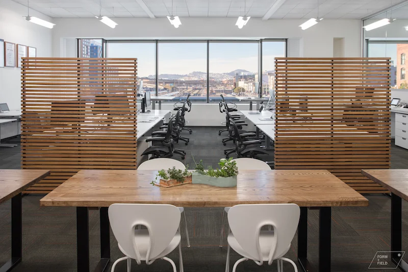 The main workspace is screened from the dining area.