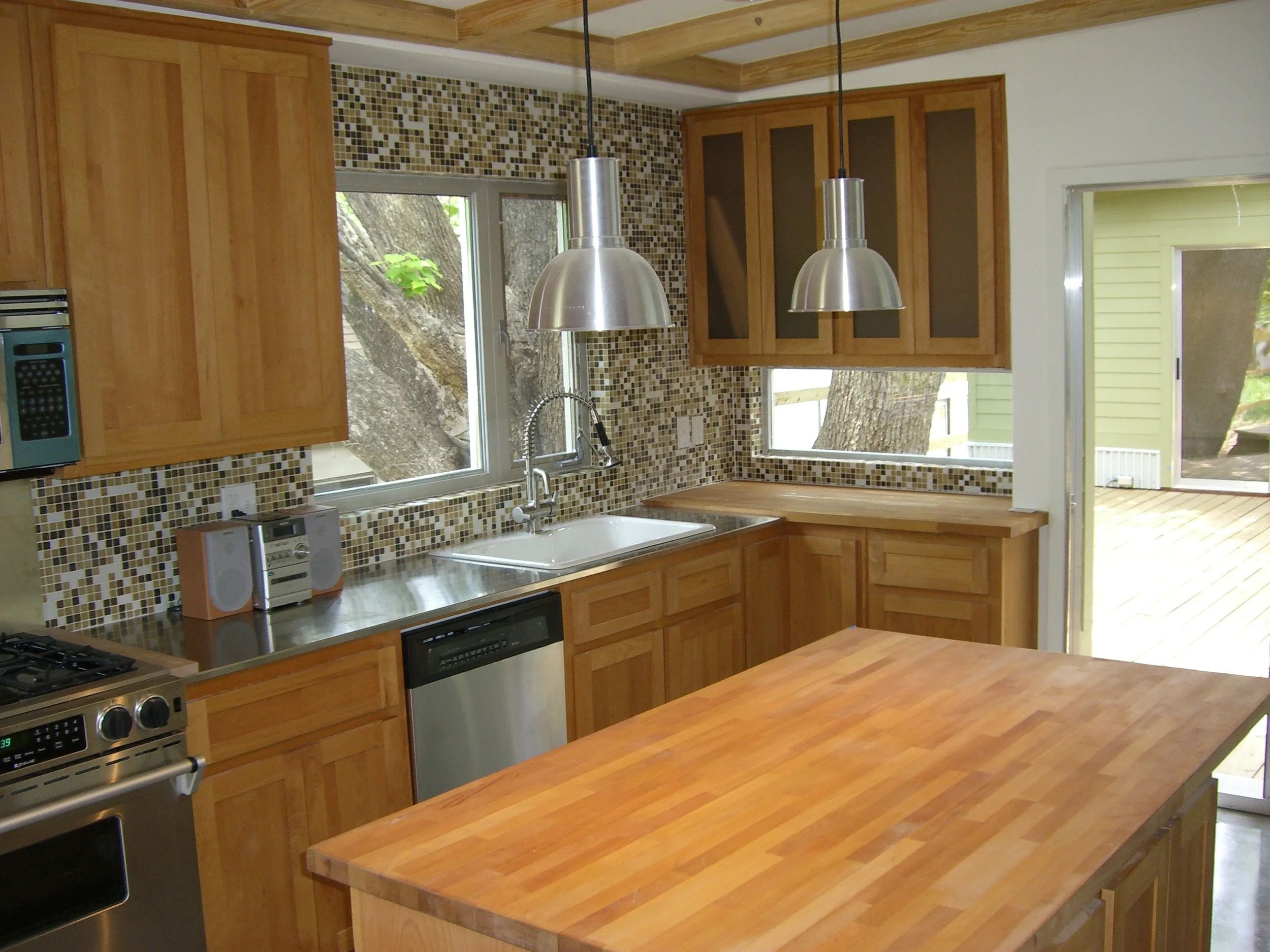Daytonia 8722 kitchen island.jpg