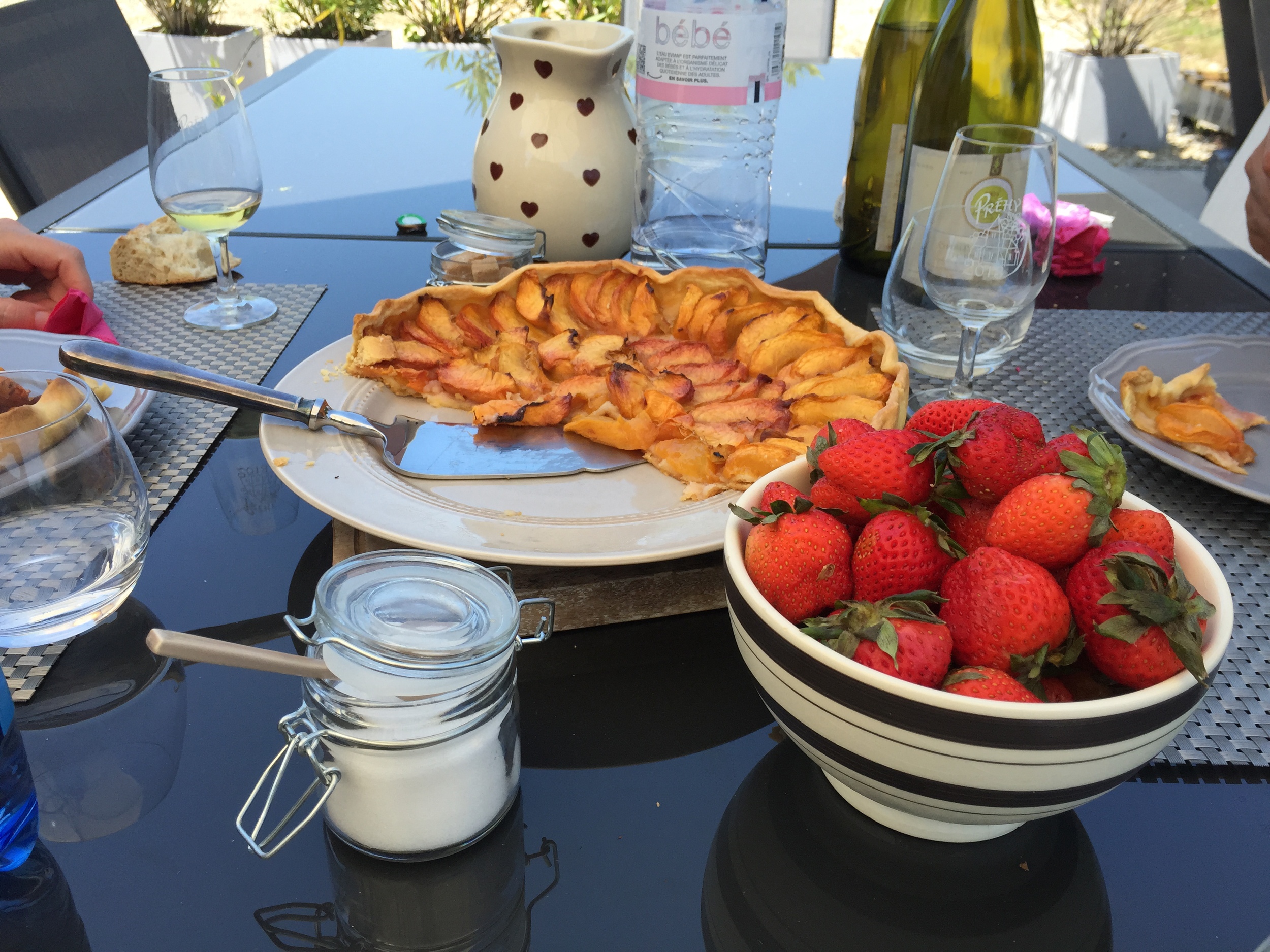 Lunch in the garden, Chablis-style...