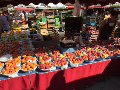 Saturday market in Beaune