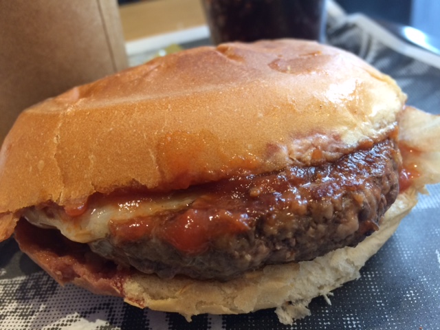 Le CheeseBurger at 231 East Street in Reims