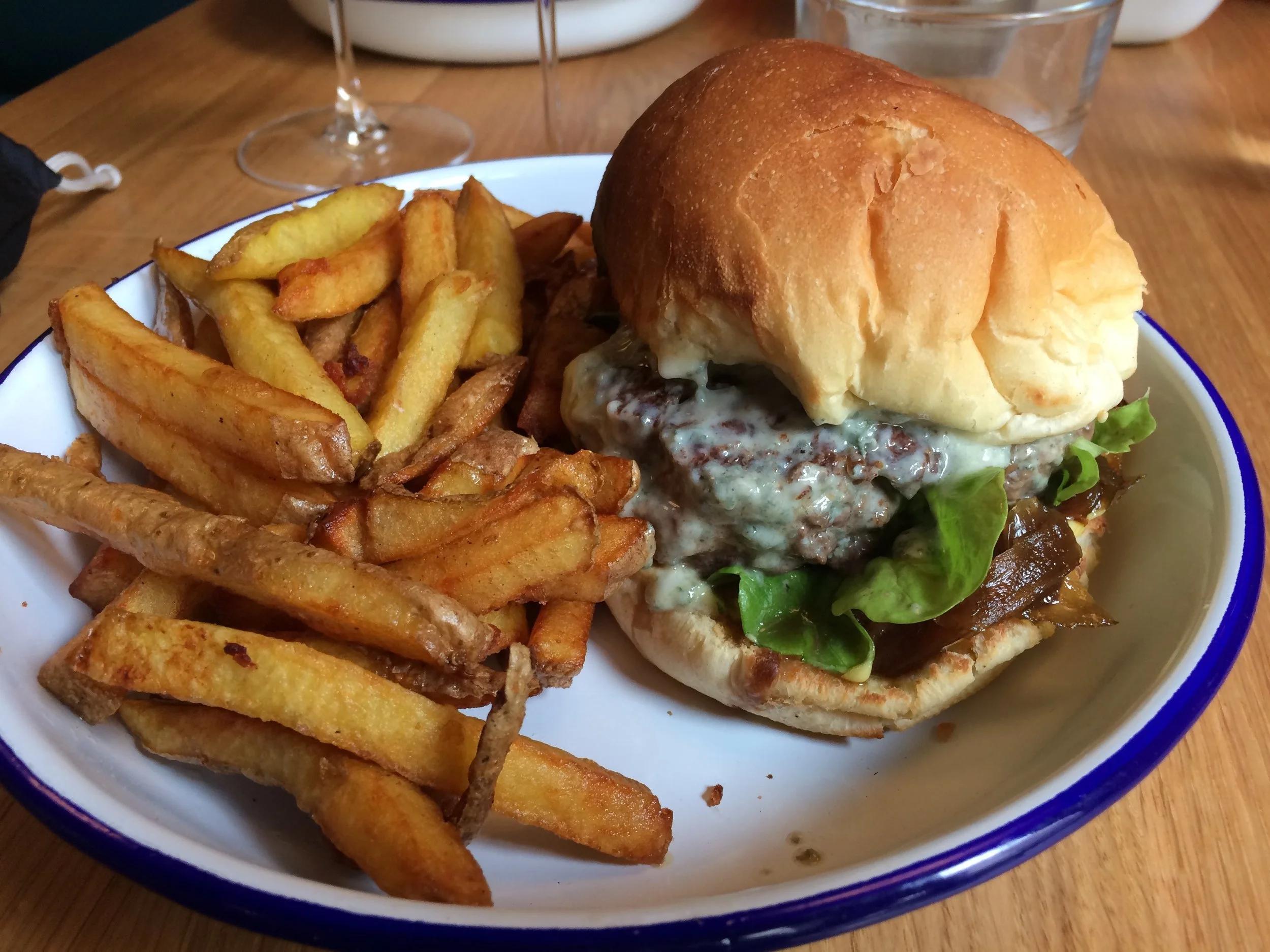 Le Hamburger - the hottest thing in France, bien sûr ! This one at Sacré Burger in Reims rocks...